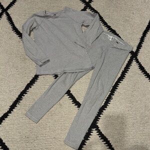 Tea collection 2pc gray/white Striped pajamas size 7